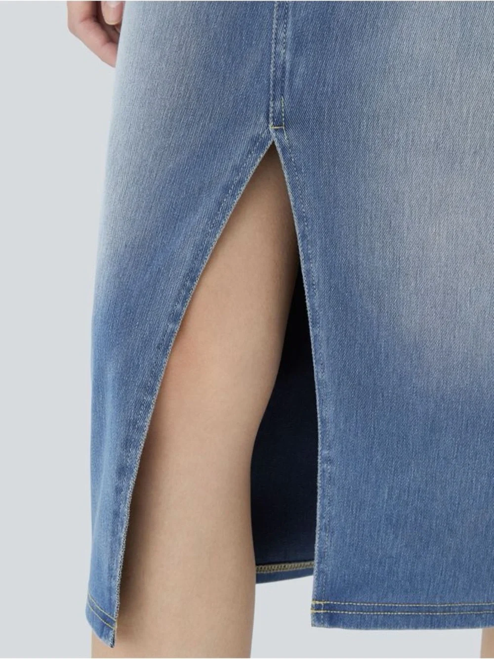 Halara Flex High Waisted Pockets Bodycon Washed Denim Casual Midi Skirt NWT